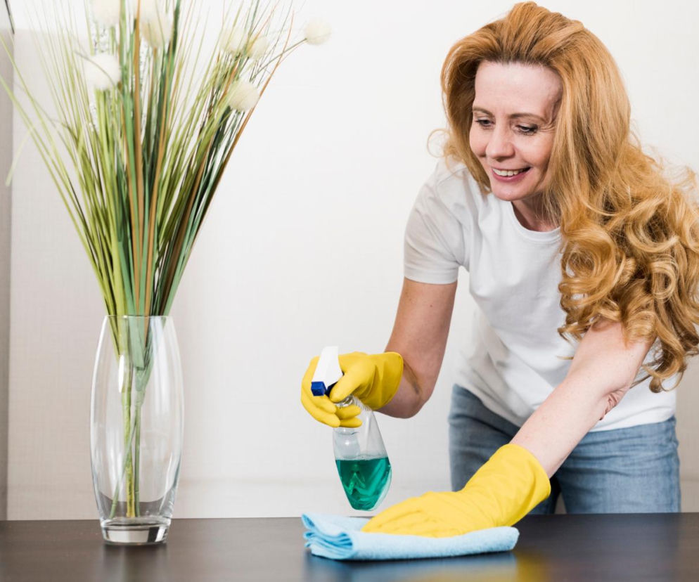 Zapomnij o drogich produktach do czyszczenia! Połącz te dwa składniki i ciesz się czystymi powierzchniami