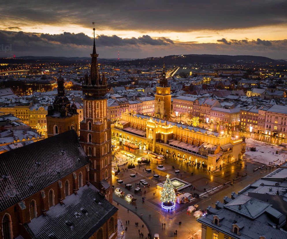 Rozświetlony krakowski rynek