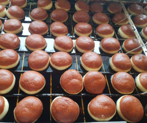 Tłusty czwartek w Olsztynie – Jak powstają pyszne pączki?
