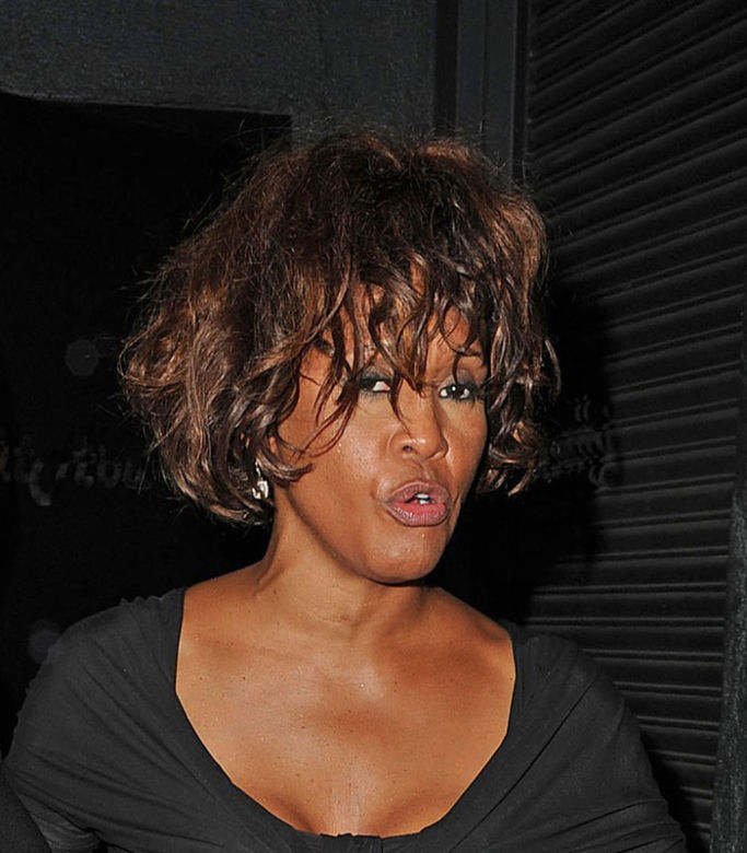 Córka Whitney Houston chciała umrzeć w rocznicę śmierci matki