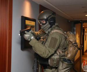 Ćwiczenia policji w hotelu Novotel Warszawa Centrum