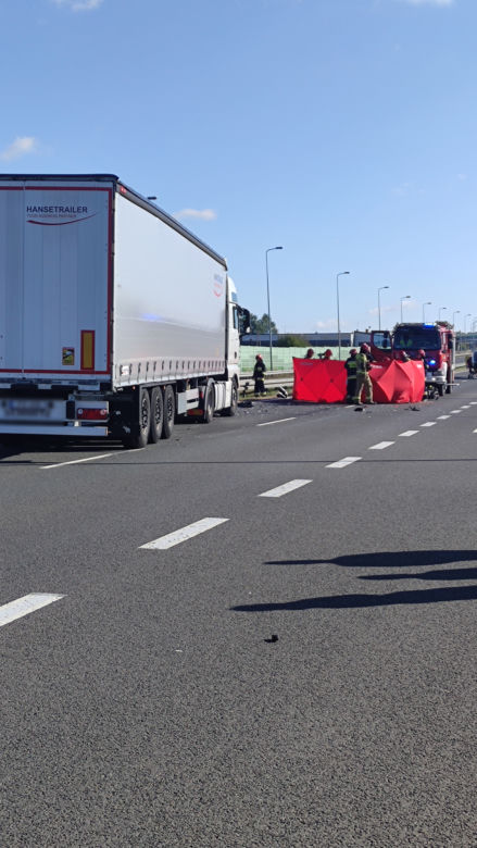 Śmiertelny wypadek na S8. Motocyklista wjechał prosto na tira