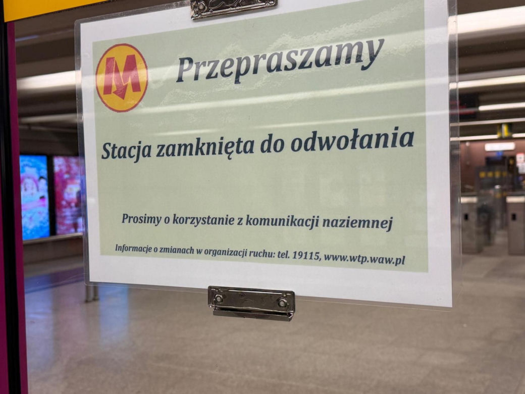 Wypadek śmiertelny w metrze! Duże utrudnienia dla podróżnych