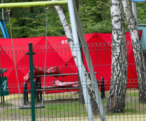 Makabryczne odkrycie na placu zabaw pod Warszawą. Ciało mężczyzny na zjeżdżalni