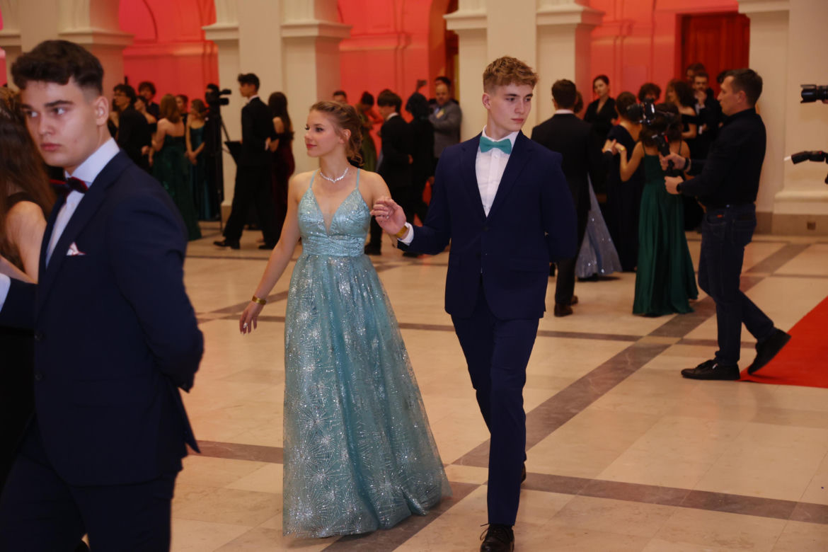 Studniówka 2024 XXXVII LO im. Jarosława Dąbrowskiego - zdjęcia