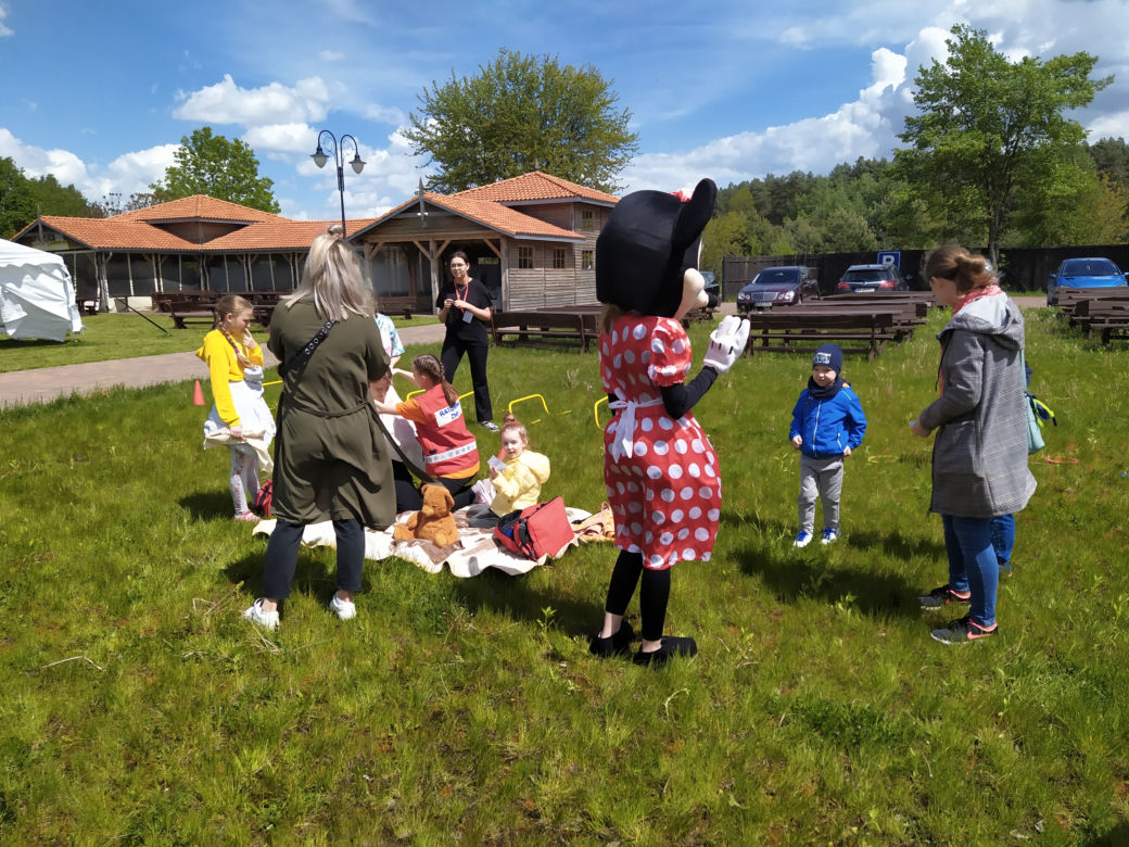 Zajęcia dla dzieci z udzielania pierwszej pomocy w ramach kampanii społecznej "Akcja i Edukacja. Widzę, więc reaguję" - 23.05.2021 nad zalewem w Siedlcach