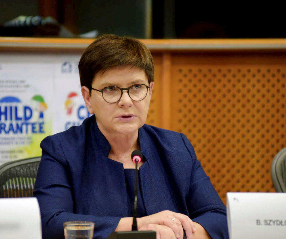 Szydło wróciła do broszek