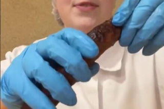 Wojna o kiełbasę w sieci! Miliony w tle i groźby prawne po recenzji Książula