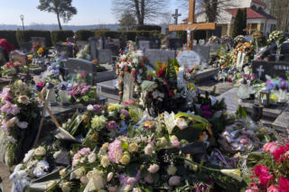 Rodzinna masakra w Kadłubie. Ojczym i prababcia 17-letniego mordercy spoczęli w osobnych grobach