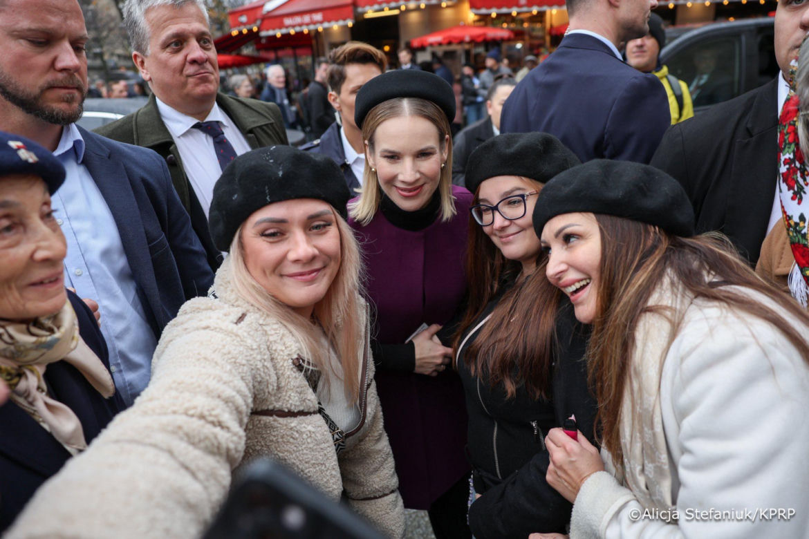 Marta Nawrocka w katedrze Notre Dame w Paryżu