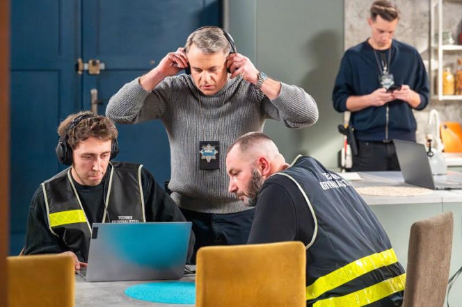 "Pierwsza miłość": Mateusz prowadzi Emilkę do ukrytej jaskini. Emilka jest przerażona. Wie, że z tej pułapki już nie uda się jej wydostać