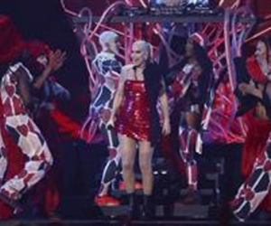 Piosenkarka spadła ze schodów podczas występu na Brit Awards. Zachwyciła tym co zrobił później!