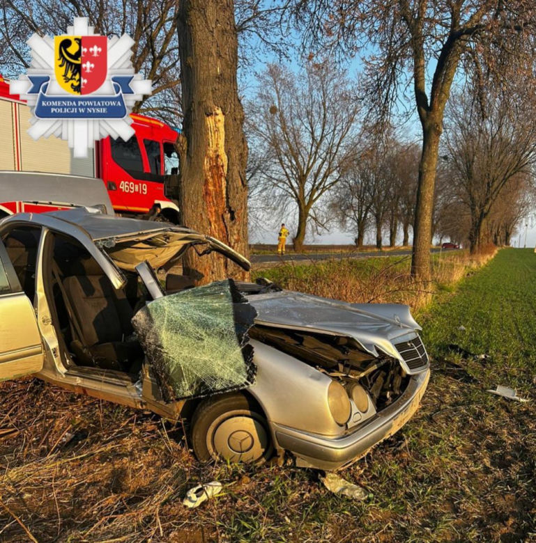 Tragiczny wypadek na trasie Korfantów-Puszyna. 9-latka i jej mama nie żyją