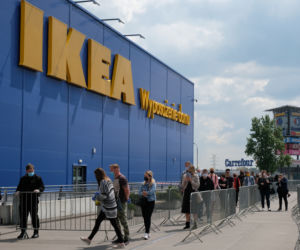 GIGANTYCZNE kolejki pod Ikeą w Katowicach [ZDJĘCIA]
