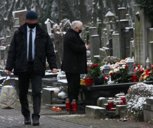 Jarosław Kaczyński. Prezes zabrał premiera na grób brata