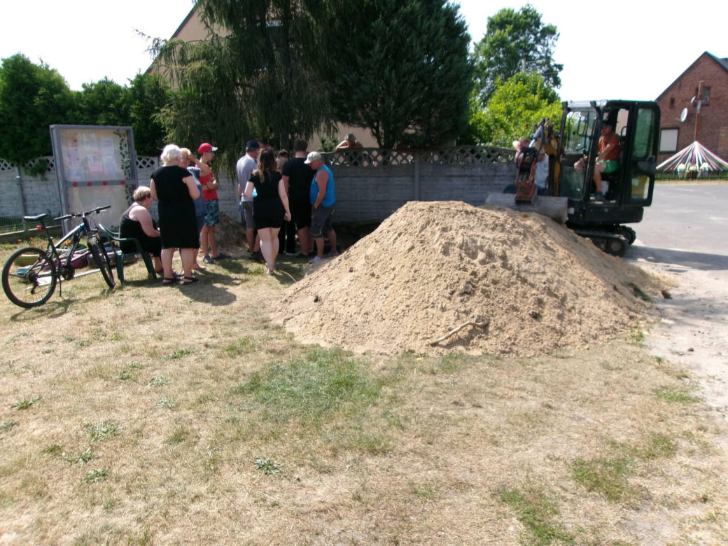 Wśród szczątków znaleziono zaskakujący przedmiot