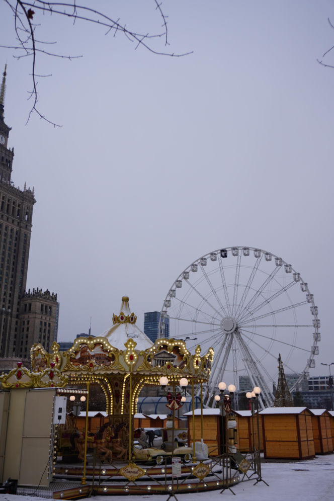 Jarmark Warszawski na placu Defilad na kilka dni przed startem imprezy