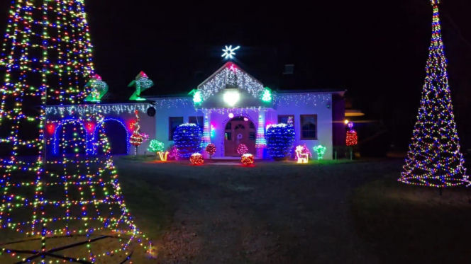 Magia Świąt w Świętokrzyskiem. Gdzie szukać najpiękniej oświetlonych domów? Rzepin i gmina Pawłów skradły show!