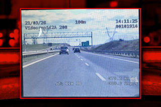 Samochód pędził pod prąd wprost na radiowóz! Chwile grozy na S3