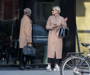 Małgorzata Kożuchowska w trampkach za 4 tys , pokazuje mamie jak żyć w Warszawie