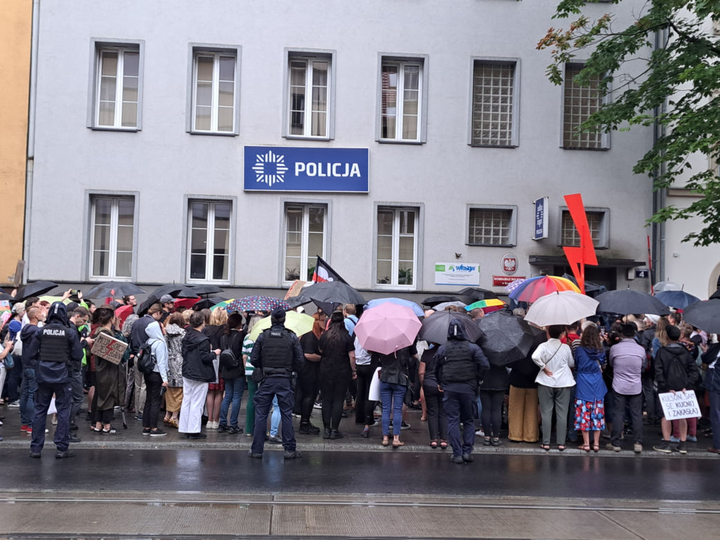 "Nigdy nie będziesz szła sama. Solidarnie z Joanna". Protest w Krakowie