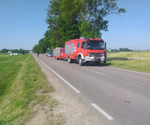 Nur. Autobus z dziećmi wypadł z drogi i wylądował na boku! Sześcioro z nich jest w szpitalu [ZDJĘCIA]