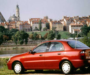 Daewoo Lanos 4d.