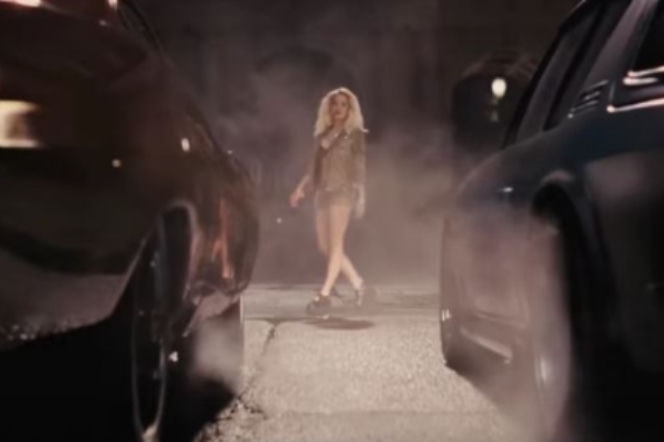 Kadr z We Own It music video