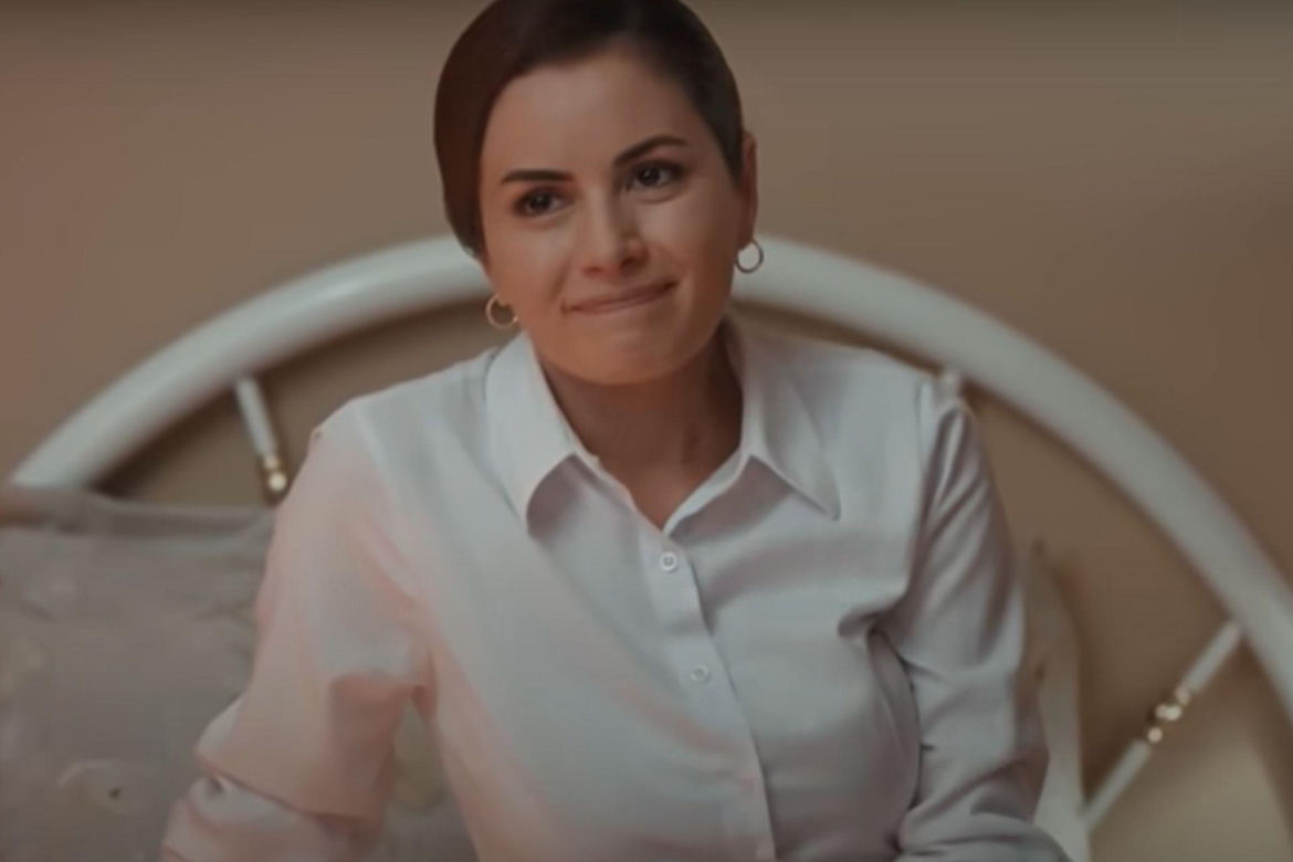 Pokojówka widzi w Nanie konkurencję 