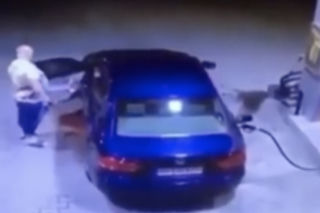 Zagapił się przy tankowaniu, skończyło się GORZEJ niż powinno! Wszystko nagrał monitoring - WIDEO