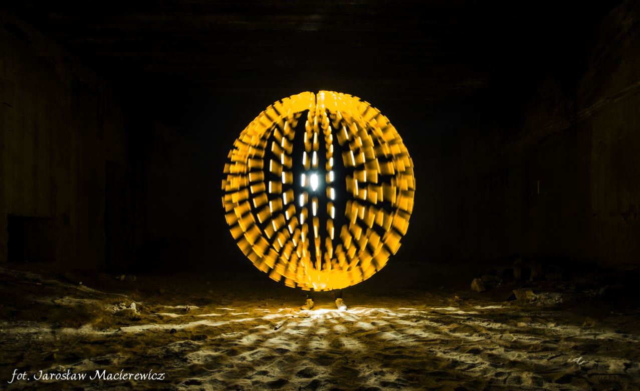 Lightpainting: Tak się maluje światłem latarki!