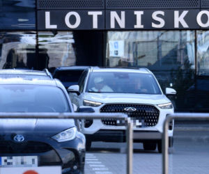 Robert Lewandowski z córkami przyjechał do Warszawy