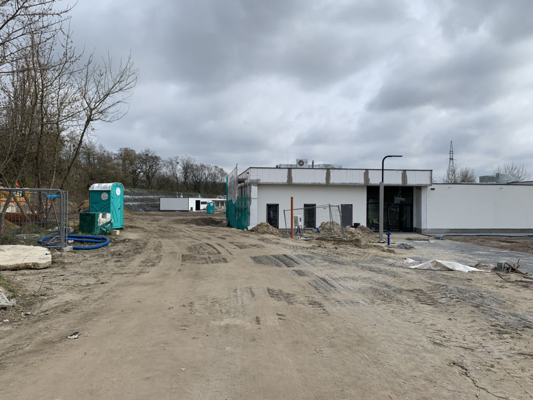 Budowa schroniska przy ul. Kobylepole w Poznaniu (kwiecień 2021)