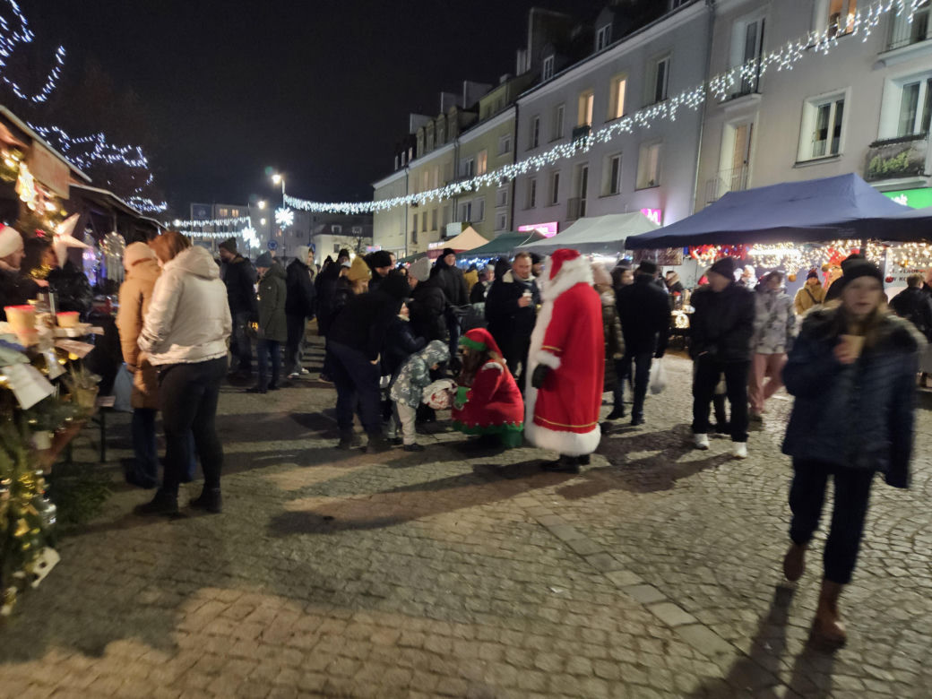 Jarmark Świąteczny w Biskupcu. Na scenie wystąpił zespół Arka Noego [ZDJĘCIA]
