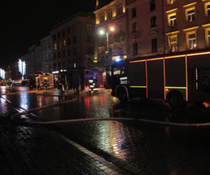 Chwile grozy na krakowskim Rynku: Zapaliły się stragany [ZDJĘCIA]