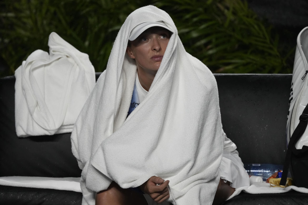 WTA Finals: Iga Świątek O której godzinie dzisiaj dokończenie meczu z Aryną Sabalenką? Kiedy gra Iga Świątek półfinał?