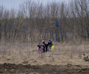 Już prawie 2 MILIONY obywateli Ukrainy uciekły przed wojną. Rosja celowo wywołuje katastrofę humanitarną