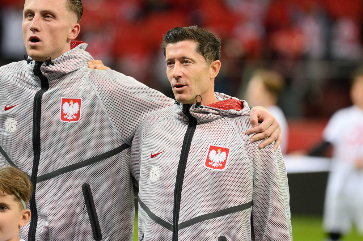 Anna Lewandowska z teściową i jej partnerem na meczu Polska - Bośnia