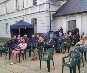 Spotkanie autorskie Artura Ziontka i koncert siedleckich artystów przy fontannie 18.08.2021