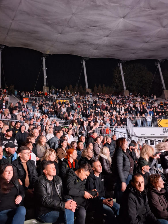 PGS Rock Festival na Kadzielni. Tłumy fanów śpiewały z LemON-em i Ewą Farną