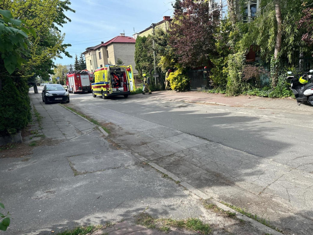 Dramat rodzinny w Piastowie? Córka zaatakowała swoją mamę. Nieoficjalnie: ugodziła ją nożem
