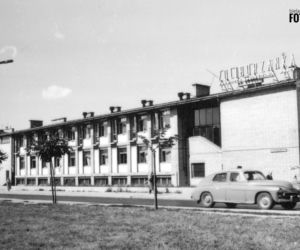 Fotografie Bielan i Żoliborza wyrzucone do śmietnika