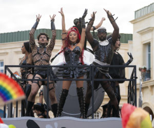 Emily podbija Rzym, a Alfie podyrwa Mindy.