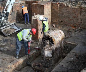 W piwnicy przedwojennej kamienicy znaleziono maszynę do palenia kawy