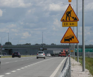 Zrywają asfalt na nowym moście. Skandal na POW