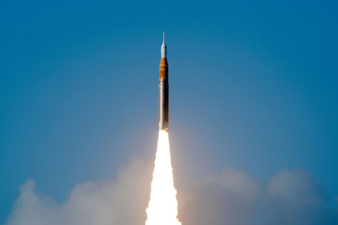 Chwile grozy kosmonautów lecących w stronę Księżyca! Dostali niepokojącą wiadomość