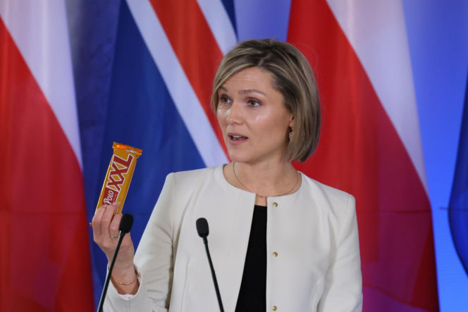 Tusk wyciągnął z marynarki prezent dla premier Islandii. "Mój ojciec je uwielbia"