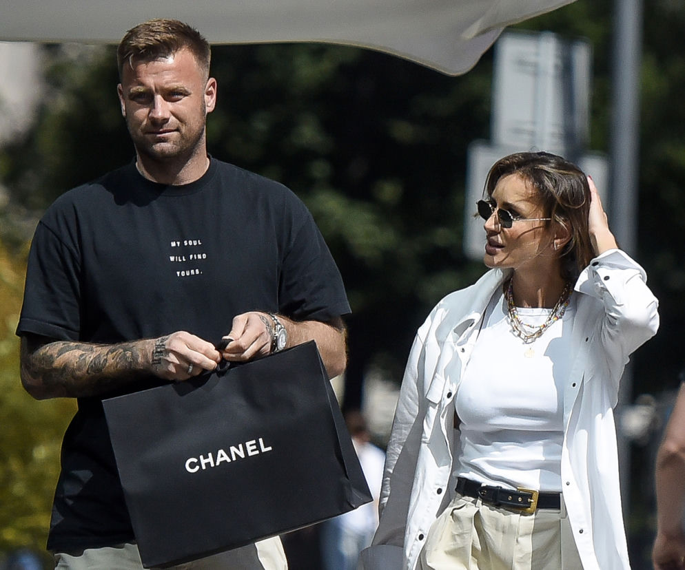 Artur Boruc z żoną w kawiarni przed Legia - Dinamo