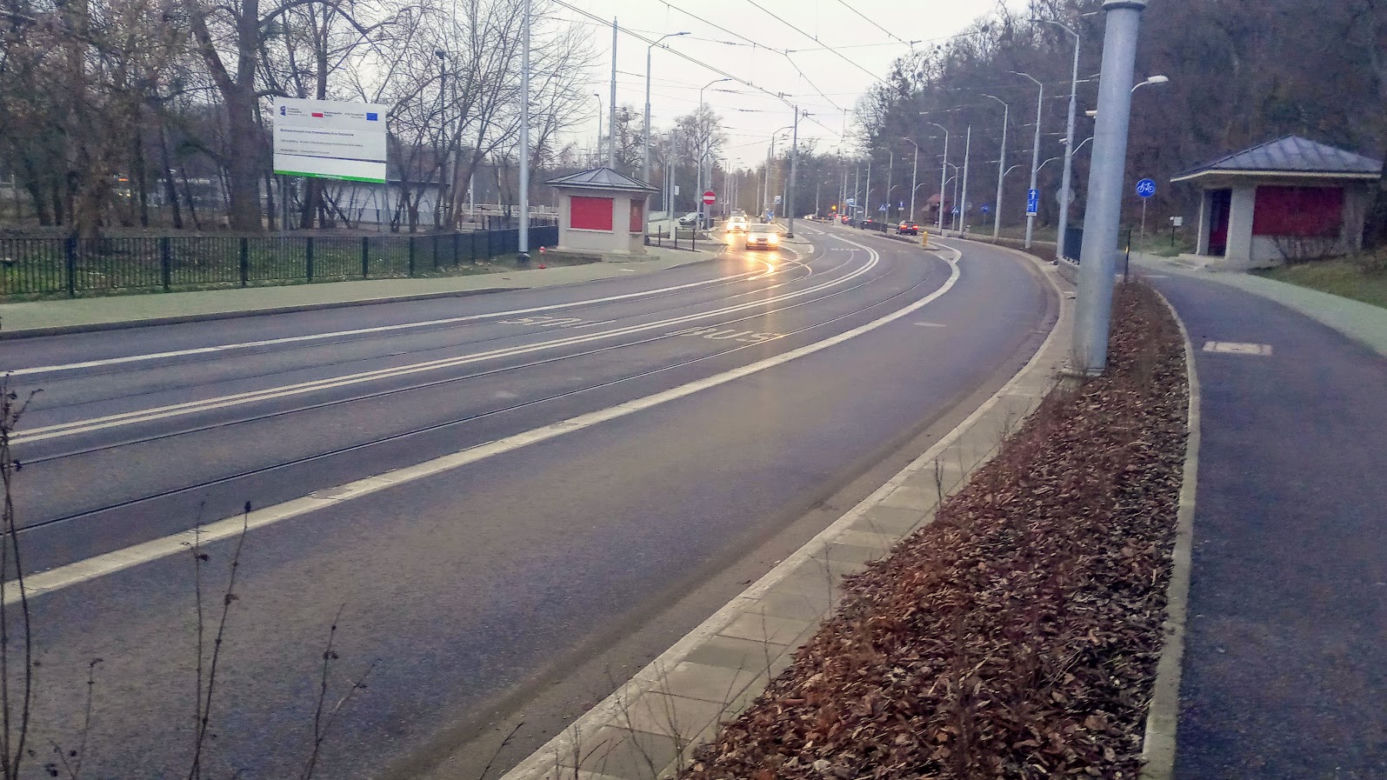 Oznakowanie na ulicy Arkońskiej wprowadza w błąd kierowców