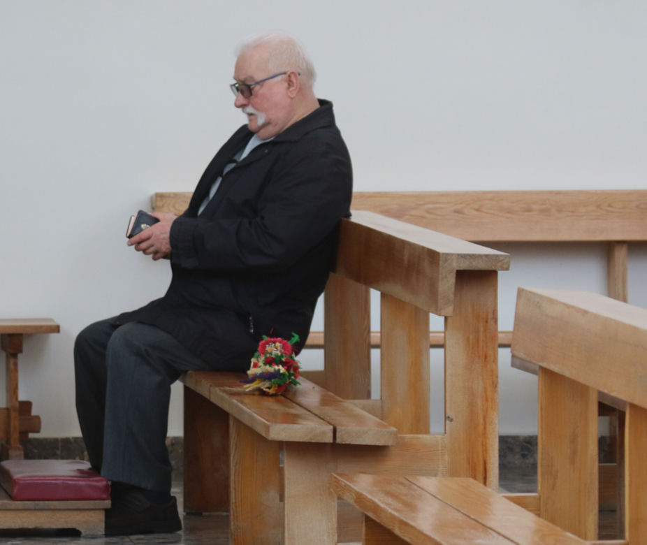 Wałęsa nie uwzględnia drożyzny bo nadal daje ubogim 10 zł 